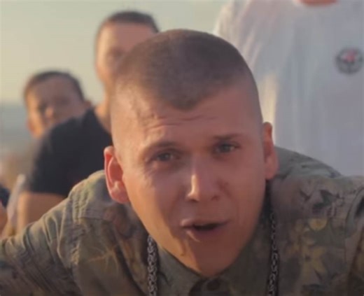 KAKO JE MOMAK S KOSOVA POSTAO ZVEZDA? Švercovao oružje, Bora Čorba mu je promenio život, sad mu dižu 3 prsta