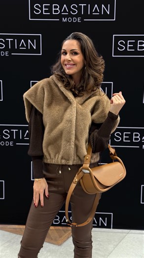 Sebastian Mode - Alphen a/d Rijn on Instagram: "OUTFIT OF THE DAY! ✨ Verschillende tinten bruin voor een stijlvolle en veelzijdige look🤎 Casual overdag en feestelijk ’s avonds? Voeg een pump of laarsje met hak toe en je bent ready voor elk etentje of feestje!✨ De outfit is helemaal afgemaakt met de handgemaakte oorbellen van @jewelsbymarthje Zit er iets leuks voor je tussen of wil je meer informatie? 📱 WhatsApp of bel: 0687622039 | 0172-473853 Of kom gezellig langs in de winkel en ontdek onze