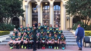 VIDEO: The Springboks make space for Bakkies Botha, who handed out the jerseys, during the team photo. | SA Rugby magazine
