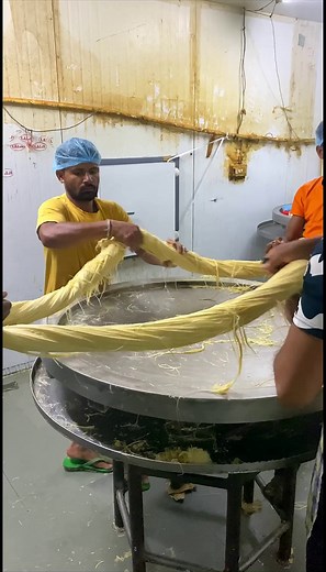 906K views · 8.9K reactions | Soan Papdi making in factory | Indian Factory Club | Facebook
