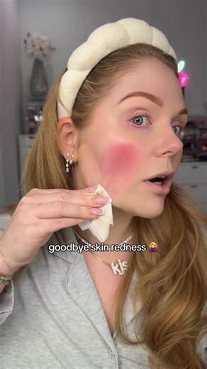 KELLY STRACK on Instagram: "Viral COLOR CHANGING Redness Reducing Foundation✨🤯 Iinked on my shopmy! Click “shop my posts” in bio to get there 🫶 #makeup #beauty #viralmakeup #foundation #skincare"