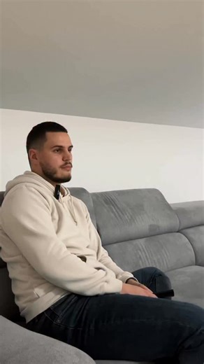 Pravi izbor je onaj koji olakšava svaki trenutak. 😁 Kod Dexpress kurira, plaćanje je jednostavno, bilo kešom ili karticom. Brzo, praktično i baš onako kako vam odgovara. 👌🏼 #dexpress #dostavljeno | D Express