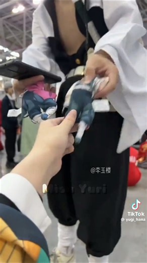 Giyu is giving gifts to everyone😚🎁#demonslayer#viral#cosplay#funny#giyu#fyp@kawaii_yuri_chan