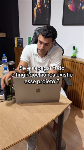 Debugando… #dev #meme #programacao