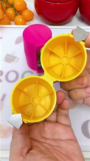 Magic Egg Cracker Gadget 🍳 | Easy Omelette Hack #KitchenHack #EggCracker #GadgetReview