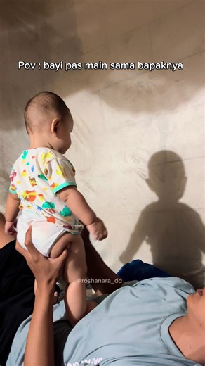 Bayi Lucu dan Kegirangan Anak: Momen Menggemaskan