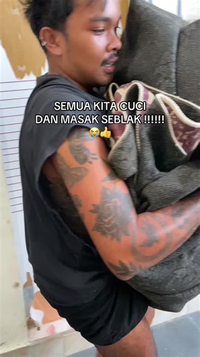 Cuci karpet , tempat tidur , gukguk dan sekalian masak , inilah bukti kalo aku se babu itu 👍👌 #cleaning #dog #cooking #seblak #CapCut