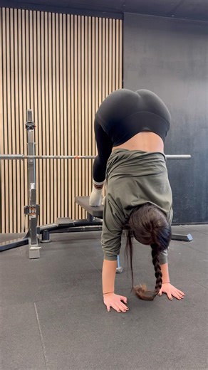 New Trick How to Star a Handstand 🔥#handstanding #upperbody #strength #muscle #training #gym