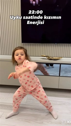 Hilal İçlek on Instagram: "Uyku öncesi bütün çocuklar 😂😂 . . #keşfet #baby"