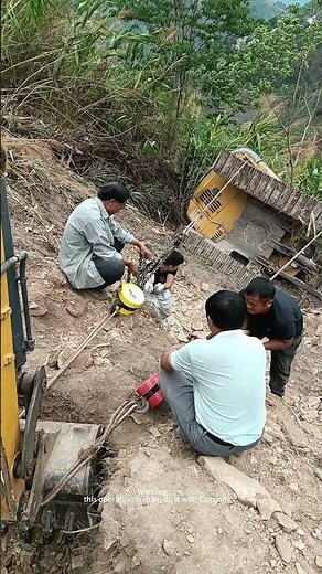 Use Hand Chain Hoist to Pull The Excavator Fell Down The Mountain !