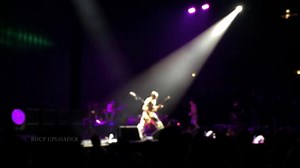 1K views · 124 reactions | ▶️ Nobody Weird Like Me  The Getaway Tour  O2 Arena • Praga, República Checa 04 de septiembre 2016 | Red Hot Chili Peppers Argentina | Facebook