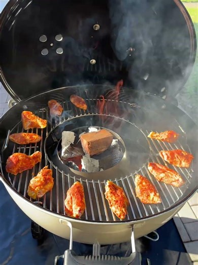 Vortex chicken wings on the kettle #charcoal #grill #vortex #webergrill