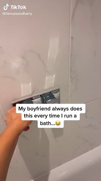 Cute Couple Moments: Unexpected Towel Run! 😂