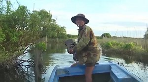 Dwindling fish stocks hit incomes in Cambodia, prey to climate change