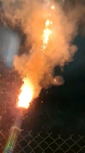 Gatling White Strobe 380sh SF2020 #fireworks #romancandles #pyro | ULTRASFACTORY.COM