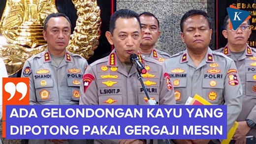 Kapolri Jenderal Listyo Sigit Prabowo mengungkapkan, ada gelondongan kayu yang diduga dipotong menggunakan gergaji mesin. Hal itu diungkapkan Kapolri usai berjumpa dengan Menteri Kehutanan Raja Juli Antoni di Mabes Polri, Kamis (4/12/2025). Yang jelas dari temuan tim di lapangan ada berbagai jenis kayu, namun kita dapati ada beberapa yang ada bekas potongan dari chainsaw (gergaji mesin) ya. Itu yang akan kita dalami, ucap Sigit. Penulis Naskah: Dzaky Nurcahyo Video Jurnalis: Dzaky Nurcahyo Video