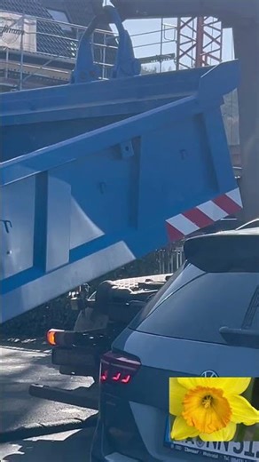 Hakenlift-LKW: Leeren Schuttcontainer aufladen! 🏗️💨 / Konténeres teherautó: Üres.