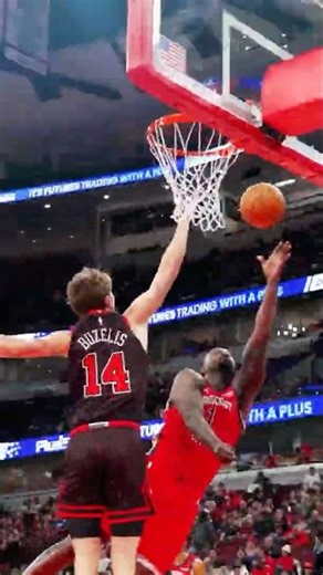 Zion Williamson finishes tough layup #pelicans #bulls #highlights