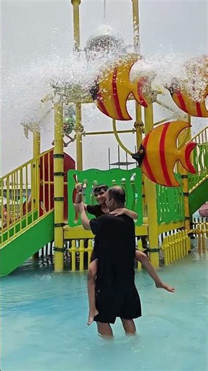 Water Splash on People😱 Heavy Water Flow Slide😳😱 Skelton Pani💦 #shorts #trending #viral #waterpark