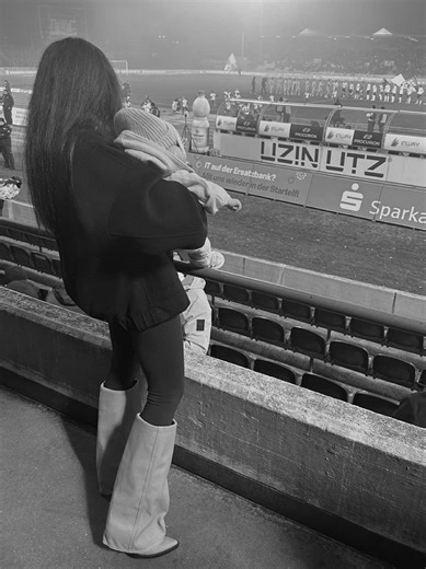 ja, ich spreche es jetzt einfach mal aus. Meine Kleine schläft seitdem sie auf der Welt ist ausnahmslos jede Nacht durch und hatte noch nie einen Schreikrampf. Mama sein muss nicht immer schwer sein 🤍 #mamasein #firsttimemom #baby #newborn #mamaleben Mama sein First time mom Leben als Mama Mama und Tochter Baby Newborn