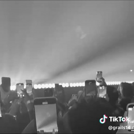 Drake Teenage Fever 2017 Concert Performance Live