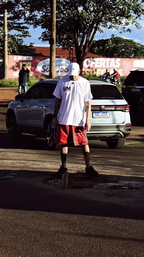 Du Mato on Instagram: "Avenida Pedro Gomes com a Gunter Hans, esquina do mercado Assai…👢👢👢"