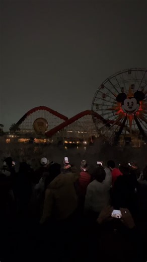 𝙈𝙞𝙜𝙪𝙚𝙡 | Happy New Year! 2️⃣0️⃣2️⃣6️⃣🎉🎉 Here’s the countdown from DCA. The rain stopped long enough for fireworks at the Disneyland side and... | Instagram