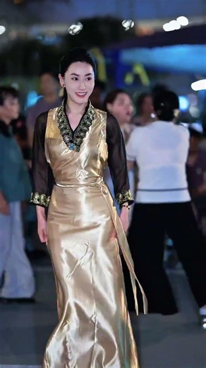 藏族锅庄舞, 美丽的藏族姑娘 - 康卓