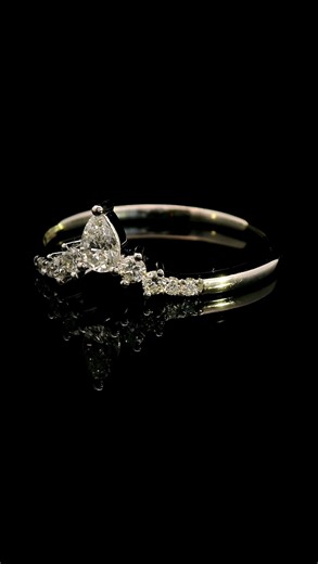 GemLightbox | Jewelry photography and videos on Instagram: "The GemCam captures every single detail of your jewelry perfectly!😍 There is no set up- simply plug and play. The autofocus feature also means you can simply point and shoot✨ Comment GEMCAM for details 📸✨ #gemlightbox #glbfamily #gemsparkle #gemhub #jewelryphotography"