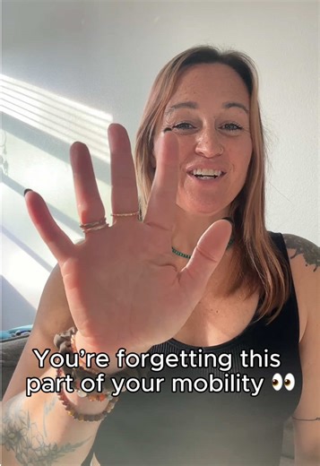 Finger mobility you’re probably skipping 👀 These take under a minute and your wrists hands will thank you. Do them daily, especially if you’re on your phone, computer, or mat a lot ✋✨ #mobility #wristmobility #handhealth #yogatips #movement