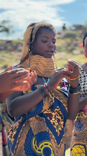 Mumuila de montaña. Y sus danzas tradicionales. #inspirationofafrica | Quim Fàbregas