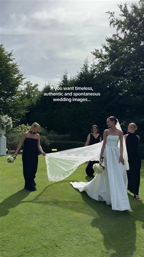 Who said group photos would be boring? Keep moving all the time, that’s the hack. #editorialwedding #wedinspo #candidwedding #weddingphotos #weddinghack