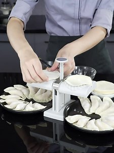Automatic Dumpling Maker Machine, SOLEILHOME Double Heads Dumpling Mold Set Dumpling Empanadas Maker Kit Spaetzle Pierogi Dumpling Tool Kitchen Accessories Make Spaetzle Quickly, Suitable for Home