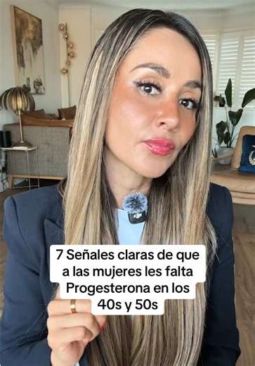 Después de los 40, la progesterona empieza a bajar de forma natural, especialmente durante la perimenopausia y la menopausia. Como esta hormona ayuda a regular el sueño, el estado de ánimo y el ciclo menstrual, su disminución puede provocar diversos síntomas. #adrianamontmenopausia #menopausia #perimenopausia #mexico #salud