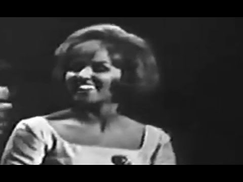 Darlene Love - Marshmallow World (Music Video)