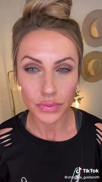 How to line deep set eyes to lift and elongate! #eyelinertutorial #eyelinerhack #eyelinertips #agingwell #agingbackwards #makeuphacks #fyp