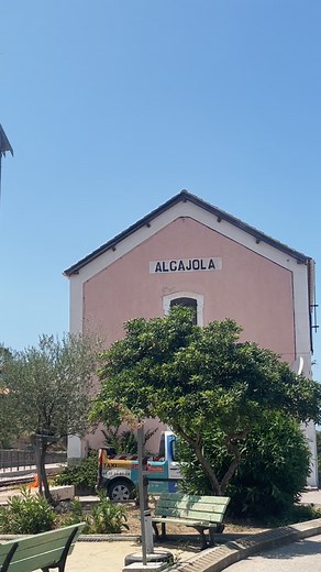 🌿☀️ Bienvenue à Algajola, petit bijou de la Balagne. Plage à perte de vue, ruelles pleines de charme, château chargé d’histoire et atmosphère unique... Ici, chaque recoin vous invite à ralentir et savourer l’instant. Aux Villas Maristella, vivez cette douceur de vie corse et créez vos plus beaux souvenirs de vacances. | Maristella