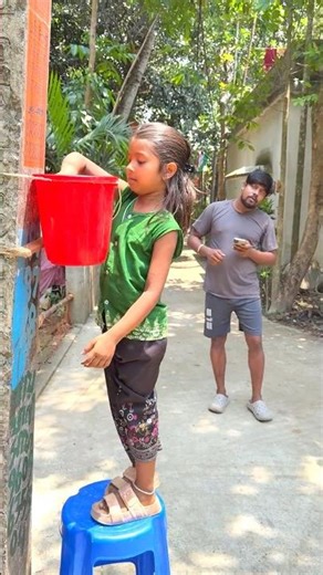 One bucket, endless surprises 😄🪣 #SurpriseBucket #FunnyVideo #HiddenSecrets #BucketMagic #viral