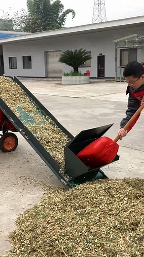 Silage Packing Machine.The good helper for farmers to keep fresh silage with long time. Whatsapp&Wechat: 86 19181360623 Dawn Agro Machinery 四川省旭东机械制造有限公司（Sichuan XuDong Machinery Manufacture Co., Ltd.) No.106 Xiwang Avenue, Xiajiaqiao Street, Yancheng Town, Jingyan County, Leshan City, Sichuan Province, China 中国四川省乐山市井研县研城镇夏家桥街希望大道106号 Alibaba: https://xudongagro.en.alibaba.com TikTok：https://www.tiktok.com/@dawnagromachinery Facebook: https://www.facebook.com/DawnAgroMachinery Youtube: https://
