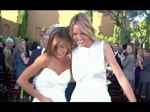 Expedia Lesbian Wedding Commercial Angers Anti-Gay Nuts