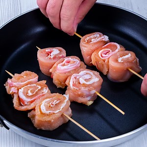 222K views · 598 reactions | With ONE CHICKEN breast I’m the QUEEN in the KITCHEN! Ingredients: chicken breast - 600 g (21.16 oz) bacon - 300 g (10.6 oz) salt - 5 g (0.18 oz) black pepper - 5 g (0.18 oz) garlic powder - 4 g (0.14 oz) oregano - 4 g (0.14 oz) oil - 50 ml (⅕ cup) | Appetizing.tv | Facebook