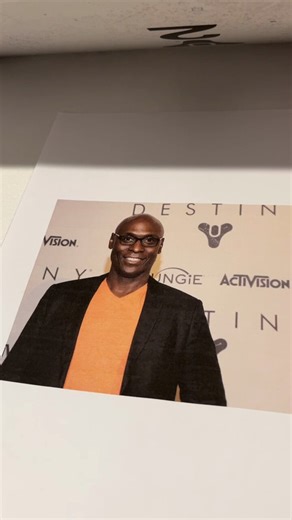 ❤️‍🩹 We have a very special item in our charity auction closing Saturday, kindly donated by the Estate of the late, great @lancereddick (Commander Zavala in the #Destiny game franchise): a Destiny 2 Xbox One Collectors Edition. ALL proceeds donated @BCRFcure https://t.co/Zdku4ltSeN