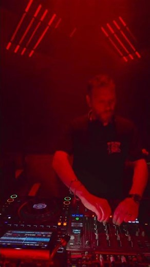 John Askew Drops Smack and the Crowd Loses It 🤯 #shorts