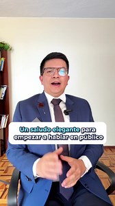 UN SALUDO ELEGANTE PARA EMPEZAR A HABLAR EN PÚBLICO ✨ Si quieres transformar tu comunicación, aprender a hablar con más seguridad y convertirte en un líder asertivo ingresa ahora a mis mentorías en vivo de oratoria y liderazgo en el primer comentario o en el enlace de mi perfil 🚀 Porque el que domina su palabra… domina su presencia. 🎙️