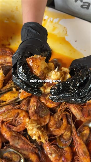 Crab Cracking ASMR Experience at The Boiling Crab