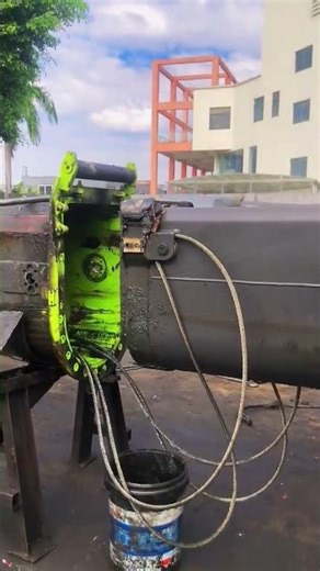 Disassemble the damaged crane boom for repair