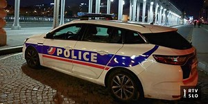 V Parizu v napadu z nožem ubit nemški turist