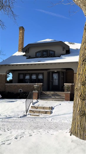New to market | 📍 2565 N Humboldt Blvd | Milwaukee, WI 53212 5Bd | 2Ba | 2,517 Sq Ft | $520,000 Want more info on this home? Comment “HUMBOLDT” and I’ll send you the details! 📨 Want to set up a showing on this home? Or are you thinking about buying or selling a home? Send me a DM or complete my Questionnaires📝 *LINK IN BIO* FOLLOW FOR MORE HOMES🏠🫶🏾 Home filmed by: 👨🏽‍💼Charlie Walker ☎️(414)399-1153 📨Charliew@kw.com Keller Williams Realty - Milwaukee North Shore Listing Agent: Karli Tat