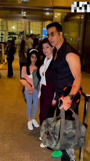 😱🤯Akshay Kumar ka Off-White Ribbed Zip-Up Hoodie💥#trendingnow #starlookprice#virallook#akshaykumar