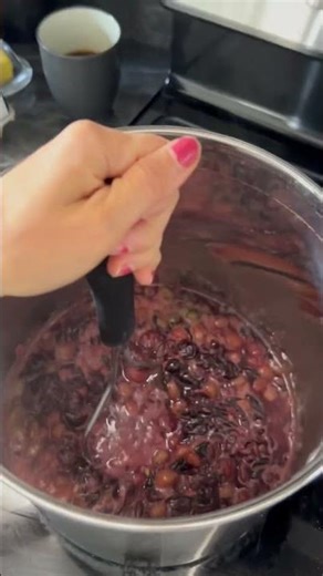 Homemade Grape Juice Recipe 🙃#homemade #grapejuice #popsicles #cleaneating #organic #recipe